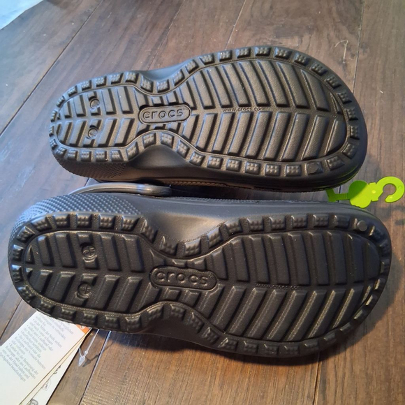 Crocs Black Classic Lined Clog - Picture 6 of 8